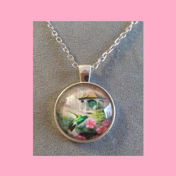 New: Hummingbird picture Necklace - Picture 1 of 1
